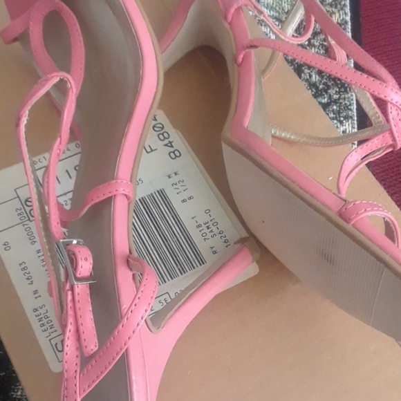 Chadwicks Shoes ( salmon color) - Picture 4 of 8